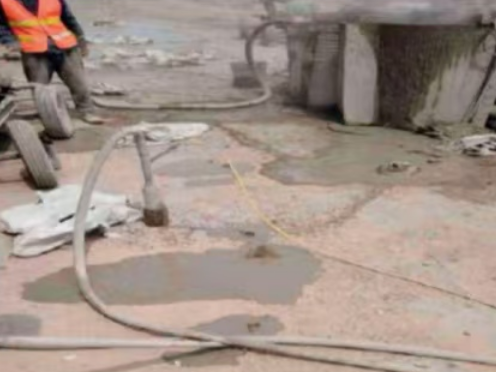 南郊水泥混凝土路面板底注浆技术 路面脱空注浆整治方案