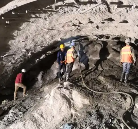 南郊拱顶带模注浆料的施工流程及注意事项